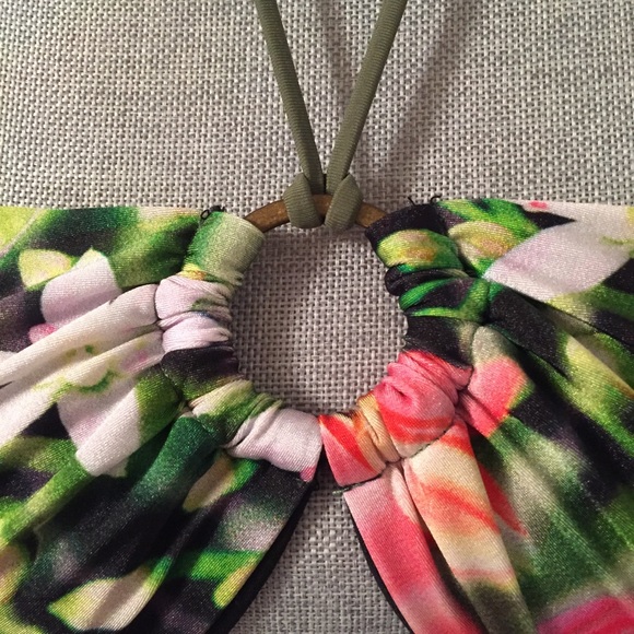 Cyn & Luca Bikini Top - Picture 2 of 7